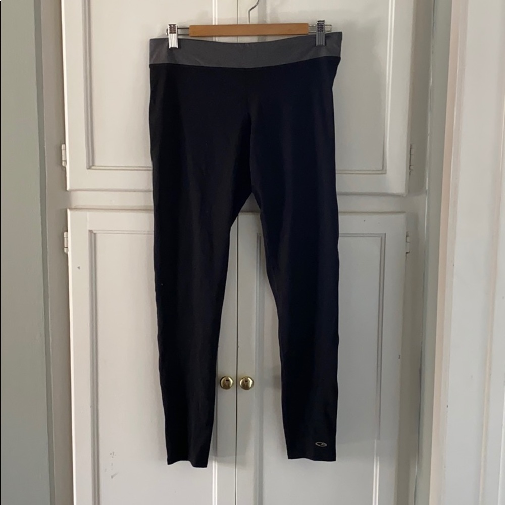 Black leggings with gray waist band